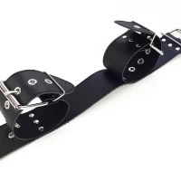 Нашийник з наручниками із натуральної шкіри Art of Sex - Bondage Collar with Handcuffs — Переглянути зображення 10
