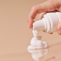 Пена для интимной гигиены Bijoux Indiscrets Sex Au Naturel Prebiotic Intimate Wash Gentle Foam 150мл — Просмотреть изображение 7