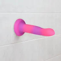 Фалоімітатор, що світиться в темряві, ADDICTION Rave 8″, Glow in the Dark Dildo Pink Purple, 20,3 см — Переглянути зображення 6