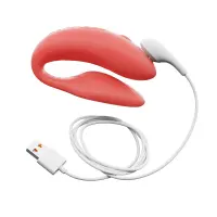 Смарт-вібратор для пар We-Vibe Chorus Crave Coral, сенсорне керування вібраціями стисненням пульта — Переглянути зображення 5