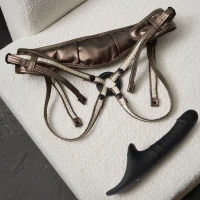 Вібронасадка для страпону з вакуумною стимуляцією Strap-On-Me Multi Orgasm Realistic Dildo L Black — Переглянути зображення 6
