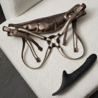 Вібронасадка для страпону з вакуумною стимуляцією Strap-On-Me Multi Orgasm Realistic Dildo XL Black — Переглянути зображення 6