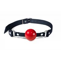 Кляп силіконовий Feral Feelings Silicon Ball Gag Black/Red, чорний ремінець, червона кулька — Переглянути зображення 1