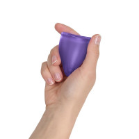 Менструальна чаша Fun Factory FUN CUP SIZE A Black Currant, багаторазова, діаметр 4 см, об’єм 20 мл — Переглянути зображення 4