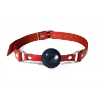 Кляп силіконовий Feral Feelings Silicon Ball Gag Red/Black, червоний ремінець, чорна кулька — Просмотреть изображение 1