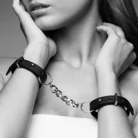 Наручники з екошкіри Bijoux Indiscrets Maze – Thin Handcuffs Black — Переглянути зображення 2