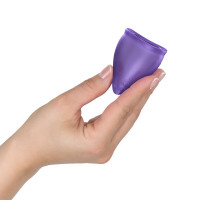 Менструальна чаша Fun Factory FUN CUP SIZE B Black Currant, багаторазова, діаметр 4,3 см, об’єм 30 мл — Переглянути зображення 4