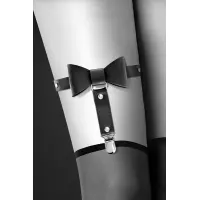Гартер на ногу Bijoux Pour Toi - WITH BOW Black, сексуальна підв'язка з бантиком, екошкіра — Просмотреть изображение 3