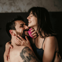 Вакуумный стимулятор Fun Factory Belle Raspberry, 11 режимов работы, перезаряжаемый — Просмотреть изображение 9