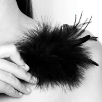 Мітелка Bijoux Indiscrets Pom Pom – feather tickler — Переглянути зображення 2