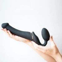 Безремінний страпон з вібрацією Strap-On-Me Vibrating Black M, діаметр 3,8см, пульт ДК, регульований — Просмотреть изображение 14