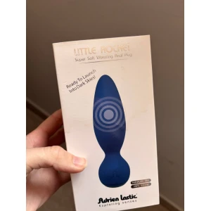 Анальна вібропробка Adrien Lastic Little Rocket (плями на пакованні!!!)
