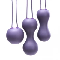 Набір вагінальних кульок Je Joue - Ami Purple, діаметр 3,8-3,3-2,7см, вага 54-71-100гр  + подарунок косметичка — Переглянути зображення 3