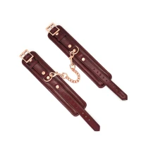 Шкіряні наручники Liebe Seele Wine Red Wrist Cuffs, знімний ланцюжок-кріплення — Переглянути зображення 4