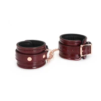Шкіряні наручники Liebe Seele Wine Red Wrist Cuffs, знімний ланцюжок-кріплення — Переглянути зображення 2