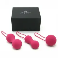 Набір вагінальних кульок Je Joue - Ami Fuchsia, діаметр 3,8-3,3-2,7см, вага 54-71-100гр  + подарунок косметичка — Переглянути зображення 5