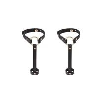 Пара браслетів на зап'ясті і палець Bijoux Indiscrets MAZE Hand Bracelet Harness Black, екошкіра — Переглянути зображення 2