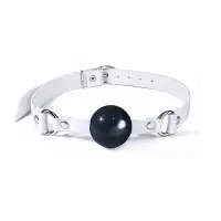 Кляп силіконовий Feral Feelings Silicon Ball Gag White/Black, білий ремінець, чорна кулька — Просмотреть изображение 1