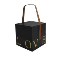 Подарункова коробка з ручкою LOVE чорна, S - 16,5х16,5х17 см — Просмотреть изображение 1