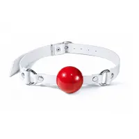Кляп силіконовий Feral Feelings Silicon Ball Gag White/Red, білий ремінець, червона кулька — Просмотреть изображение 1