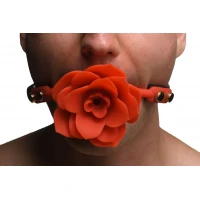 Силіконовий кляп з трояндою Master Series: Blossom Silicone Rose Gag – Red — Просмотреть изображение 9