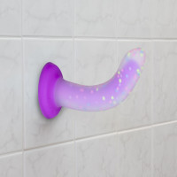 Фалоімітатор, що світиться в темряві, ADDICTION Rave 8″, Glow in the Dark Dildo Purple Confetti, 20,3 см — Просмотреть изображение 9