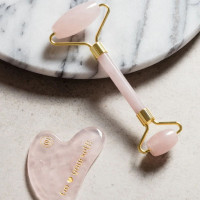 Набор массажеров гуаша Womanizer Gua Sha Set, роллер и скребок — Просмотреть изображение 4