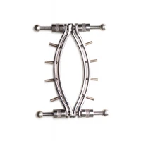 Затискач для вагіни Master Series: Spread 'Em Poker Vagina Clamp with Adjustable Pressure Screws, ши — Просмотреть изображение 1