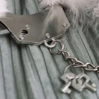 Наручники металеві Adrien Lastic Handcuffs Black з чорним пухнастим оздобленням — Переглянути зображення 2