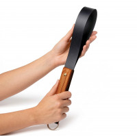 Кожаная шлепалка с деревянной ручкой Art of Sex - Deniro, цвет черный — Просмотреть изображение 4