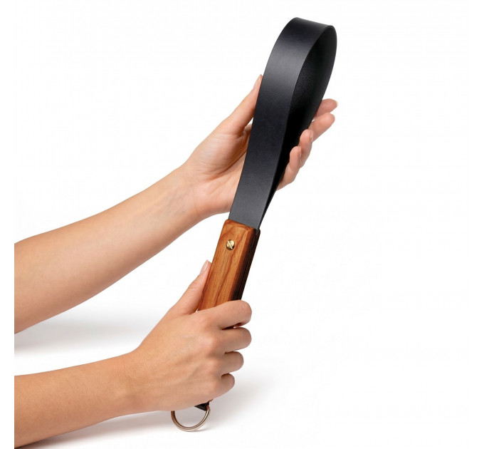 Шкіряна ляскалка з дерев'яною ручкою Art of Sex - Deniro, колір чорний