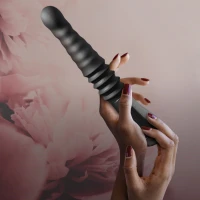 Пульсатор Blush Temptasia – Lazarus Thrusting Dildo – Black, ребристий стовбур, 3 швидкості — Переглянути зображення 9