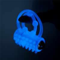 Віброкільце для члена Lumino Play Vibrating Penis Ring, світиться у темряві — Переглянути зображення 5