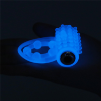 Віброкільце для члена Lumino Play Vibrating Penis Ring, світиться у темряві — Переглянути зображення 7