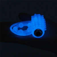 Віброкільце для члена Lumino Play Vibrating Penis Ring, світиться у темряві — Просмотреть изображение 7