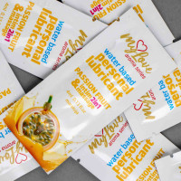 Водний лубрикант 2 в 1 для інтимної близькості та масажу MyLove Aroma Series Passion Fruit, 4 мл — Переглянути зображення 4