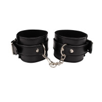 Оковы Chisa Behave! Luxury Fetish с металлической фурнитурой, черные
