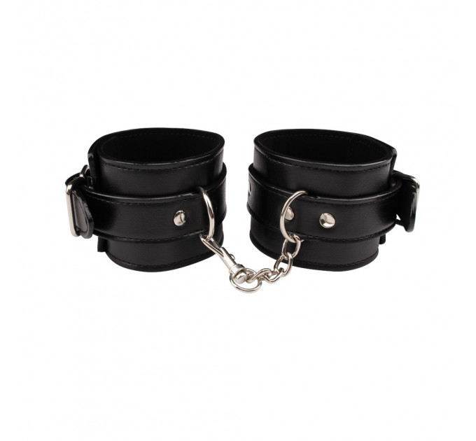 Оковы Chisa Behave! Luxury Fetish с металлической фурнитурой, черные
