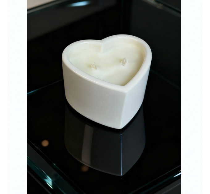 Масажна свічка з ароматом горіхового крему Candy Nut Cream у формі серця, 70 мл