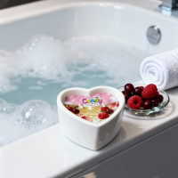 Масажна свічка з ароматом шампанського з журавлиною Candy Cranberry Champagne у формі серця, 70 мл