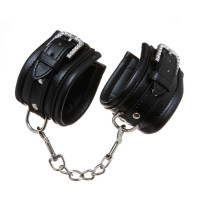 Наручники с уплотнителем, черные кожзам