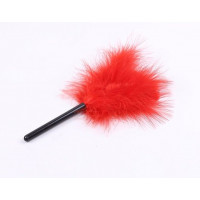 Тиклер с красными перьями на черной короткой ручке DS Fetish Short