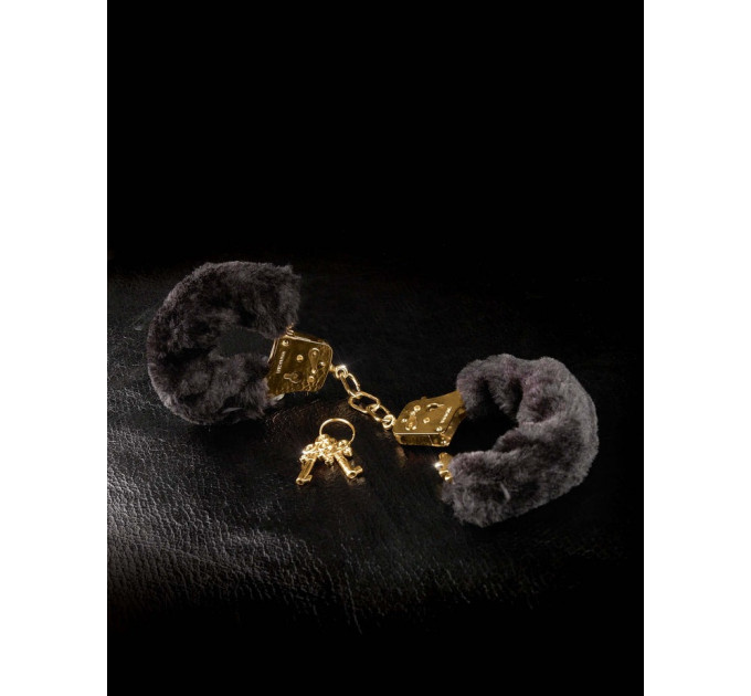 Наручники с мехом FF Gold Deluxe FURRY CUFFS
