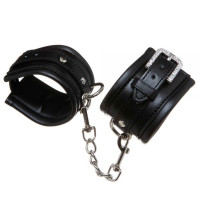 Наручники с уплотнителем Luxury Fetish Rivet and Style BLACK