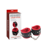 Поножи Chisa Behave! Super Soft с красной отделкой и металлической фурнитурой. черные