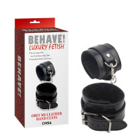 Наручники с мехом Chisa Behave! Luxury Fetish и серебристой фурнитурой