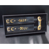 Наручники с надписью BABY DOLL от UPKO из итальянской кожи, черные с золотой фурнитурой