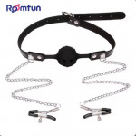 Кляп-кулька з отворами Roomfun та затискачами для сосків, чорний