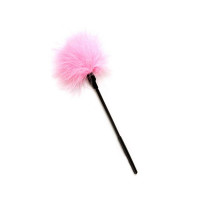 Тиклер из розовых перьев на длинной ручке 40см