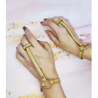 Пара браслетов на запястье и палец Bijoux Indiscrets MAZE Hand Bracelet Harness Brown, экокожа